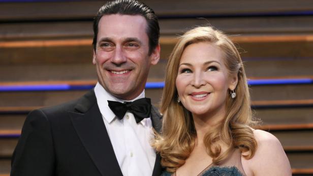 Wer trinkt nicht nur als Werbeguru Don Draper in der Serie "Mad Men". Wie nun bekannt wurde, hat sich Jon Hamm 30 Tage lang in einer Entzugsklinik behandeln lassen. Das bestätigte sein Sprecher .  Im Februar hatte sich Hamm in die "Silver Hill"-Klinik in New Canaan in Connecticut begeben.