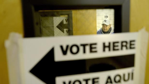 Kongresswahlen in den USA: Millionen Amerikaner gaben am Dienstag ihre Stimme ab. Wahlkabinen waren zum Teil an ungewöhnlichen Orten aufgestellt.