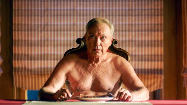 Udo Kier als Patriarch in der Schalko-Serie „Altes Geld“