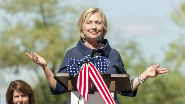 Clinton entschuldigte sich für Nutzung privater E-Mail-Adresse
