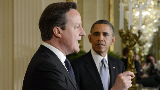 epa03699100 Prime Minister David Cameron (L) of the United Kingdom and US President Barack Obama (R) hold a joint news conference following their bilateral meeting, in the East Room of the White House, in Washington DC, USA, 13 May 2013. Prime Minister Cameron and President Obama met ahead of next month&#039;s G8 summit in Northern Ireland in part to discuss plans for a possible trade deal that would lower tariffs and streamline regulations between the European Union and United States. On his current trip to the United States, Cameron will visit Washington, Boston and New York. EPA/MICHAEL REYNOLDS