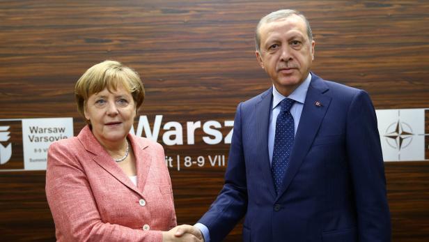 Merkel und Erdogan im Juli in Warschau.