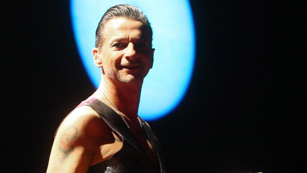 Sexsymbol für Mittvierziger-Damen: Depeche-Mode-Sänger Dave Gahan zeigte in Wien Körper-Einsatz.