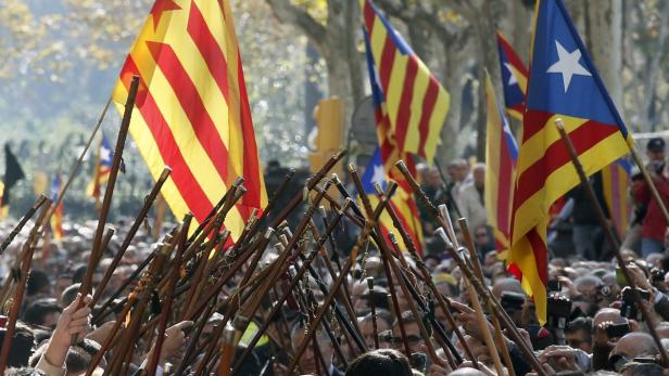 Katalanische Bürgermeister bei einer Demonstration in Barcelona