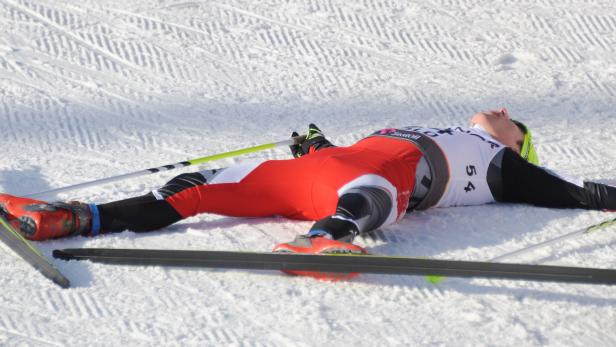 APA3721107 - 06032011 - OSLO - NORWEGEN: Johannes Dürr (AUT/64.Platz) nach dem 50 km Massenstart der Herren am Sonntag, 06. März 2011, bei der Nordischen Ski-Weltmeisterschaft in Oslo zu. APA-FOTO: BARBARA GINDL