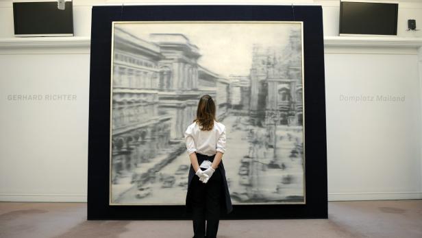 epa03659251 A Sotheby&#039;s auction house staff looks over the artwork &#039;Domplatz, Mailand&#039; (1968) by German artist Gerhard Richter during a media preview at Sotheby&#039;s auction house in London, Britain, 12 April 2013. The artwork is expected to fetch between 30-40 US million dollar at an auction that will take place from 12 to 16 April in New York, USA. EPA/ANDY RAIN