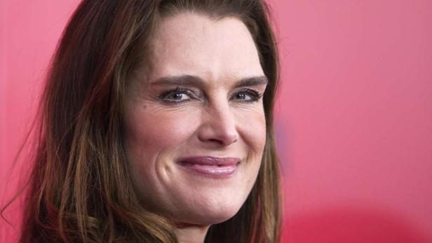 Brooke Shields attends the premiere of the film "T