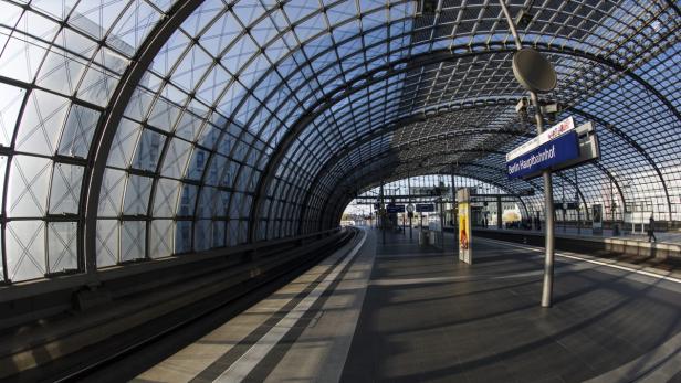 Gähnende Leere auf den Bahnsteigen (hier Berlin-Hauptbahnhof) herrschte während des Streiks in vielen Städten.