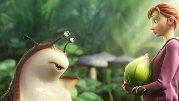 Ein animiertes Mädchen hält eine grüne Blüte, während eine animierte Schnecke sie ansieht.