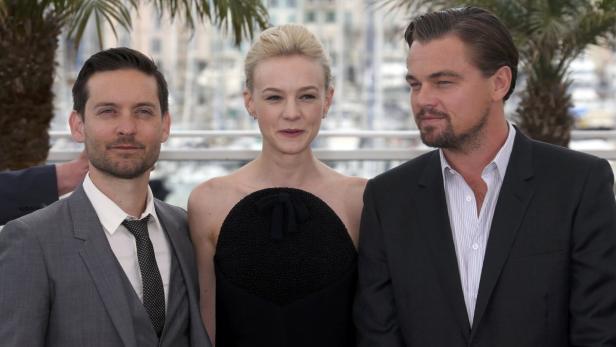 Cast members Tobey Maguire (L), Carey Mulligan and Leonardo DiCaprio pose during a photocall for the film &#039;The Great Gatsby&#039; before the opening of the 66th Cannes Film Festival in Cannes May 15, 2013. The 66th Cannes Film Festival will run from May 15 to May 26. REUTERS/Jean-Paul Pelissier (FRANCE - Tags: ENTERTAINMENT)