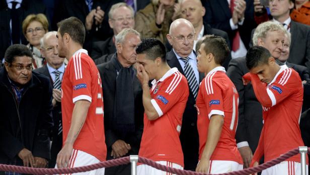 Enttäuschte Fußballspieler des SL Benfica nach einem Spiel.