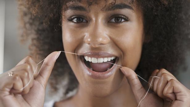 Ein Bericht der Associated Press über die Wirkung von Zahnseide wirft Fragen auf.