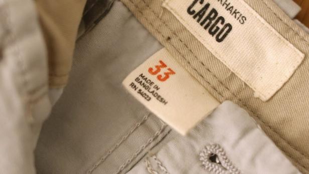 A pair of men&#039;s cargo shorts made in Bangladesh are shown at a Gap retail store in San Francisco, California May 14, 2013. Major U.S. retailers, including Gap Inc, declined to endorse an accord on Bangladesh building and fire safety backed by Europe&#039;s two biggest fashion chains, a trans-Atlantic divide that may dilute garment industry reform efforts. REUTERS/Robert Galbraith (UNITED STATES - Tags: BUSINESS TEXTILE)