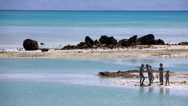 Kiribati ist zum Teil unbewohnbar. Salzwasser dringt in die Brunnen ein