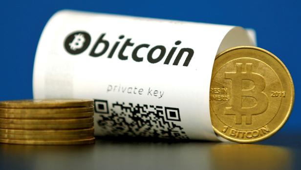 Die virtuelle Währung Bitcoin zieht nun auch in die Amtsstube der Schweizer Stadt Zug ein. In einem Pilotprojekt können damit Leistungen des Einwohneramts bezahlt werden.
