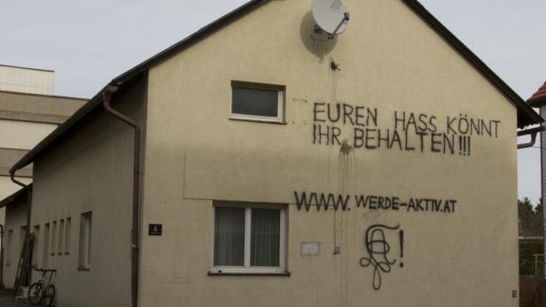 Burschenschafter beschmierten eigene Hausfassade in Linz-Urfahr.
