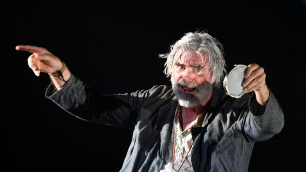 Peter Simonischek als Prospero, Herzog von Mailand