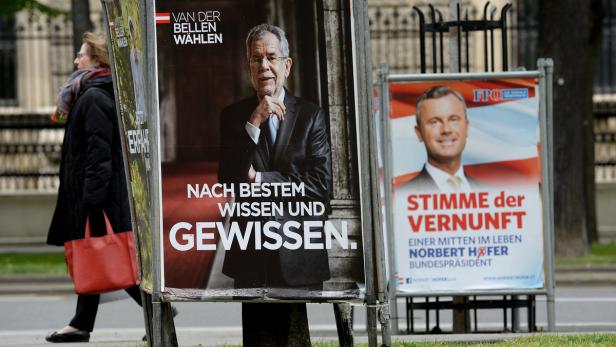 Wahlplakate der Kandidaten Van der Bellen und Hofer