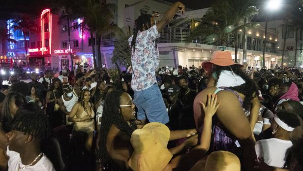 Feiern, als gäbe es Corona nicht: Miami Beach ruft wegen Partys Notstand aus