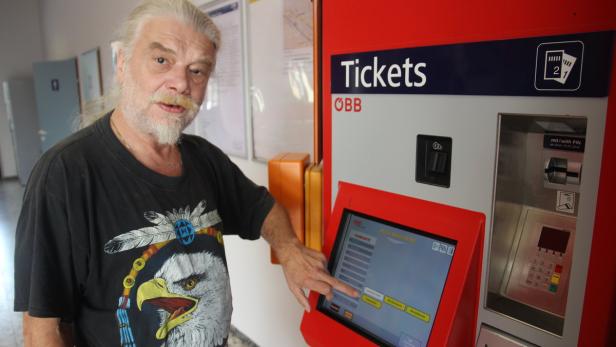 Norbert Girsa will Bahnkunden vor Problemen mit Automaten warnen