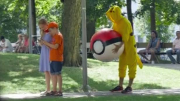 Pikachu schleicht sich an &quot;Pokémon Go&quot;-Spieler heran