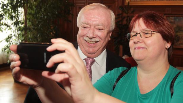 Viele der Besucher wollten ein gemeinsames Foto mit dem Bürgermeister. Für Michael Häupl kein Problem: „Ich liebe Selfies.“