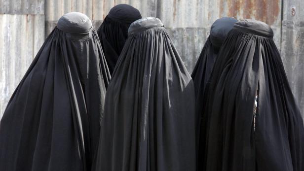 Frauenrechte und Saudi Arabien – eine Paarung, die noch nicht so recht funktionieren will: Frauen haben im islamischen Königreich in vielen Bereichen das Nachsehen.