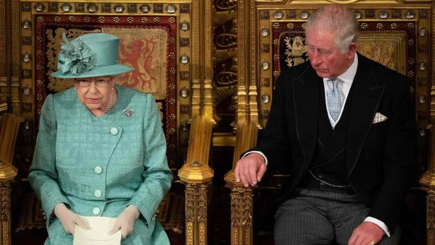 Prinz Andrew bevorzugt: Queen Elizabeth "frustriert" wegen Charles
