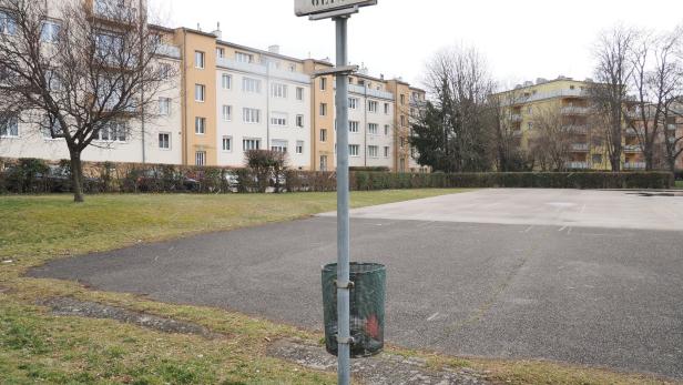 Streit ums Parkdeck im Bad Vöslauer Park: Opposition will neu diskutieren