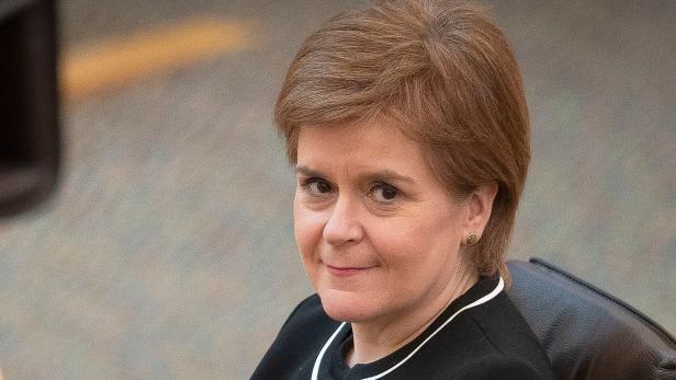 Schottlands Regierungschefin Sturgeon übersteht Misstrauensvotum