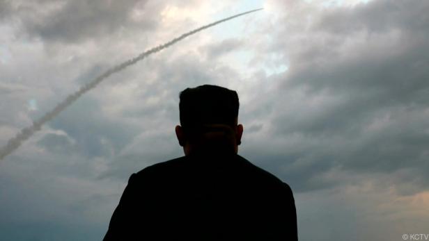 Ob es Raketen waren, weiß wohl Staatschef Kim Jong Un