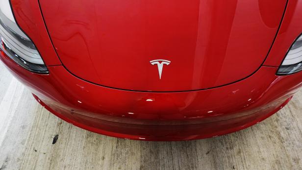 US-CHINA-RESTRICTIONS-TESLA-USE-FOR-MILITARY-AND-STATE-EMPLOYEES
