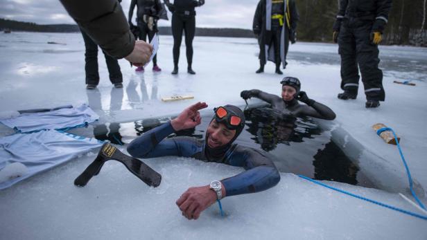 Franzose schafft neuen Rekord im Apnoetauchen unter Eis