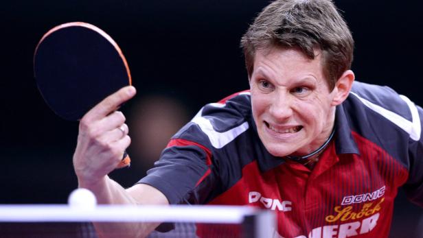 FRANCE TABLE TENNIS WORLD CHAMPIONSHIPS epa03701552 Robert Gardos of Austria returns the ball to Marc Duran of Spain during their men's single first round match of the World Table Tennis Championships in Paris, France, 15 May 2013. EPA/YOAN VALAT
