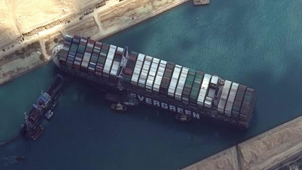 Suezkanal-Blockade: Containerschiff bewegt sich leicht