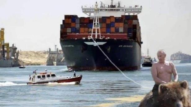 So lacht das Netz über die Suezkanal-Blockade