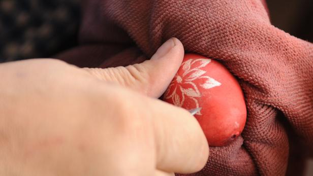 Ostertraditionen vom  "Eierkratzen" bis zum Emmausgang