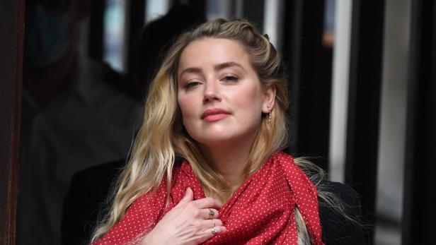 Amber Heard antwortet Johnny-Depp Fans auf Twitter