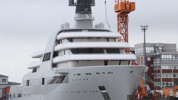 Die Jacht des russischen Oligarchen Roman Abramovich an der französischen Cote d&#039;Azur