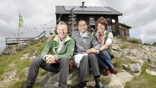 Ganga kocht heuer bereits zum vierten Mal auf der Kellerjoch-Hütte von Günther und Veronika Felderer auf. Der Nepalese gehöre zur „Familie“, sagen sie. Einen anderen Freund haben sie verloren.