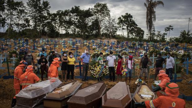 Sao Paulo räumt alte Gräber für neue Corona-Tote
