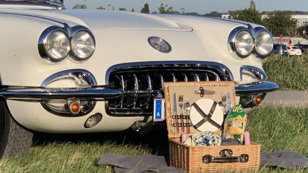 Klassiker-Vermietung: Oldtimer-Picknick als Auszeit vom Alltag