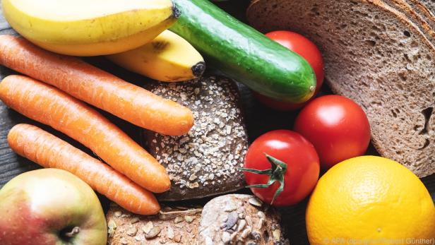 Zum Abnehmen sollte man viel Gemüse, Vollkornprodukte und wenig Zucker essen