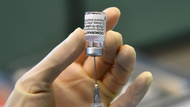 Erste Corona-Impfdosis allein schützt nicht vor dem Virus