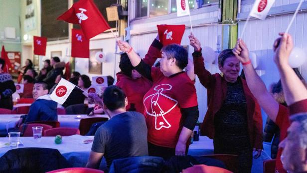 So feiert die linke &quot;Gemeinschaft der Inuit&quot; den historischen Wahlsieg