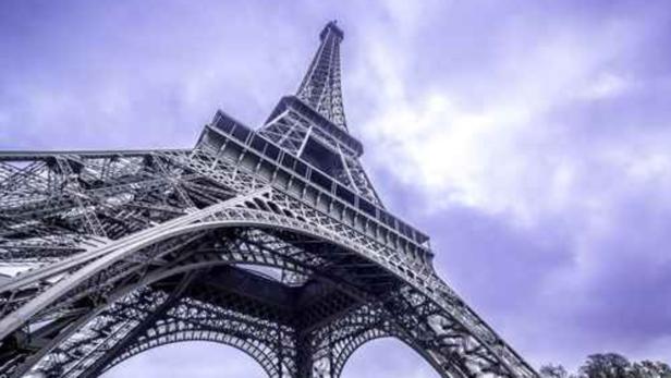 Eiffelturm in Paris nach Sicherheitsalarm evakuiert