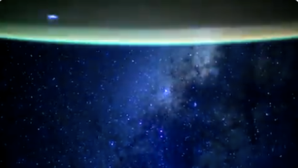 Zeitraffer-Video zeigt Sternenhimmel aus der Crew Dragon