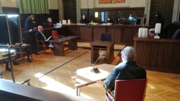 65.Jähriger vor Schöffensenat im Landesgericht St. Pölten