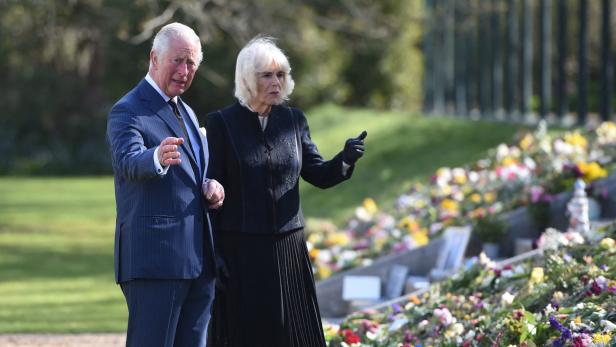 Prinz Charles und Herzogin Camilla vor dem Buckingham Palace