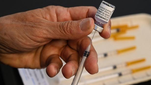 Pfizer-Chef hält dritte und jährliche Impfdosis für wahrscheinlich